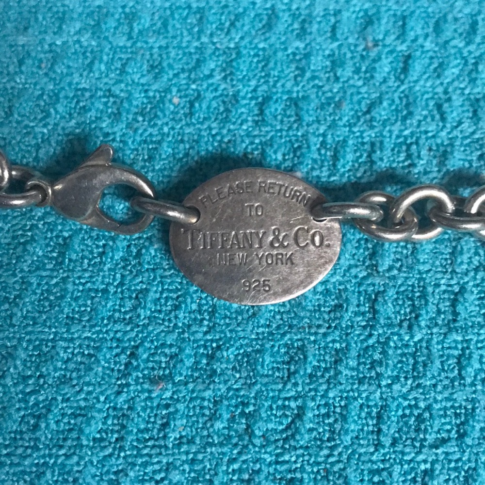 Please return to Tiffany’s necklace.